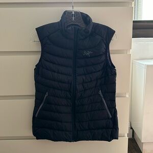 Arcteryx women’s Cerium LT navy vest